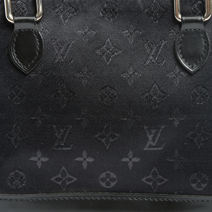 Clutch de noche Louis Vuitton  Alma en lona Monogram negra - Detail D1