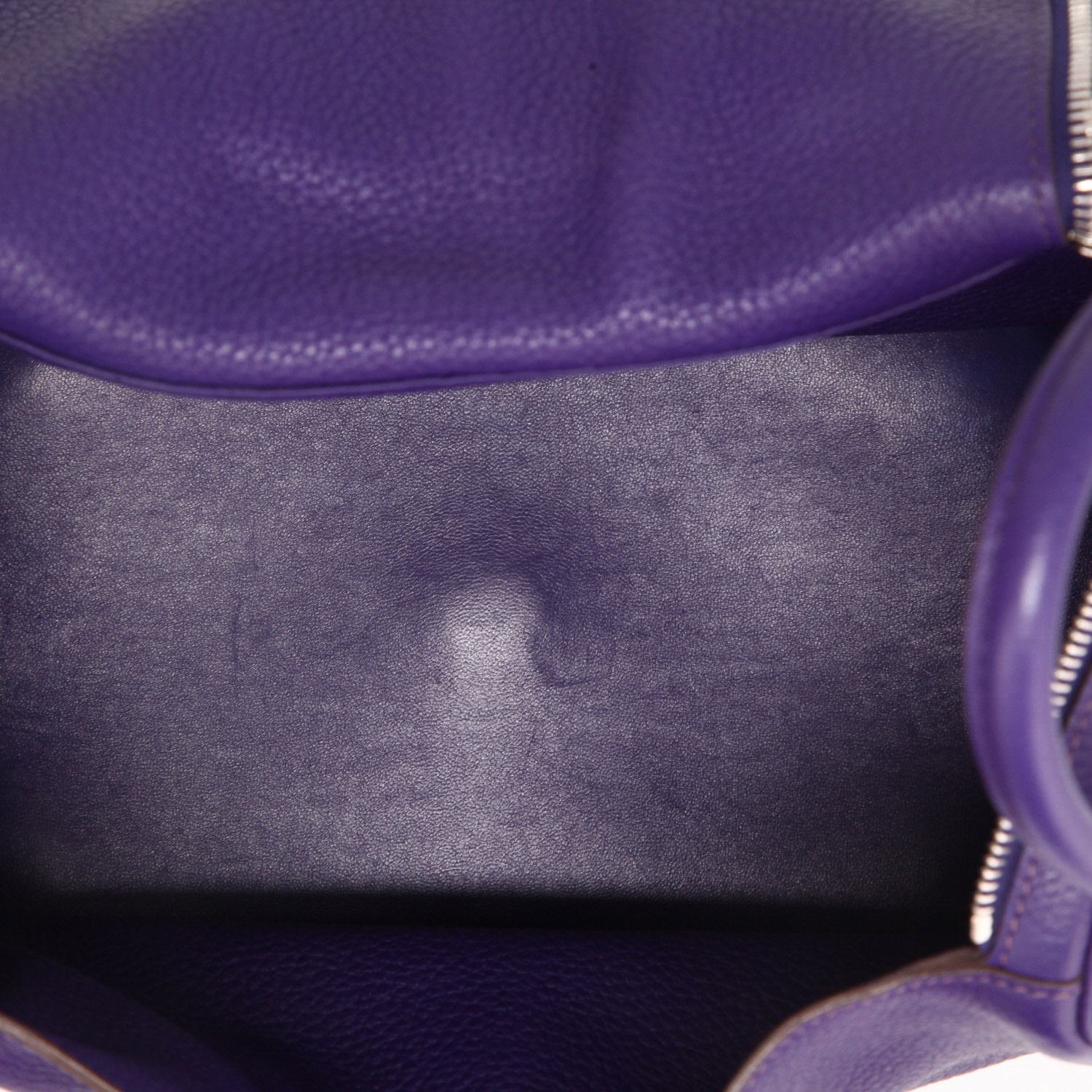 Bolso de mano Hermès  Lindy 30 cm en cuero togo violeta - Detail D8