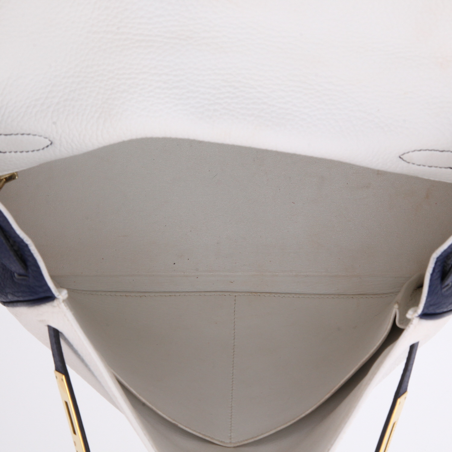 Sac à main Hermès  Kelly 32 cm en cuir togo blanc et bleu - Detail D8