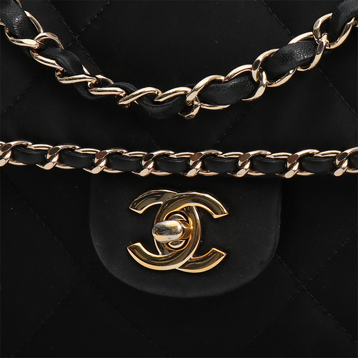 Borsa Chanel  Timeless Jumbo in raso nero - Detail D1
