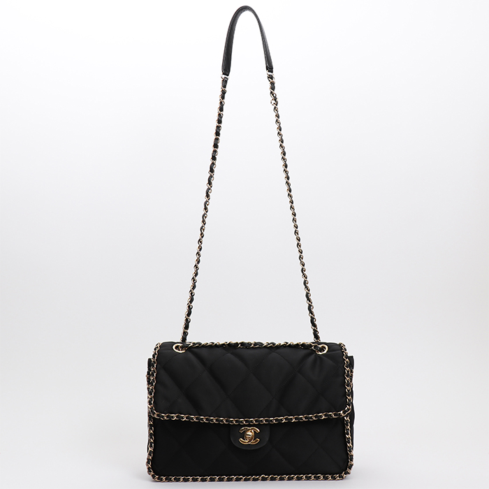 Chanel  Timeless Jumbo handbag  in black satin - Detail D8