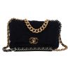 Sac bandoulière Chanel  19 grand modèle  en toile jersey bleu-marine - Detail D2 thumbnail