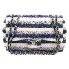Bolso de mano Chanel  Timeless Classic en lentejuelas azules y blancas - Detail D2 thumbnail