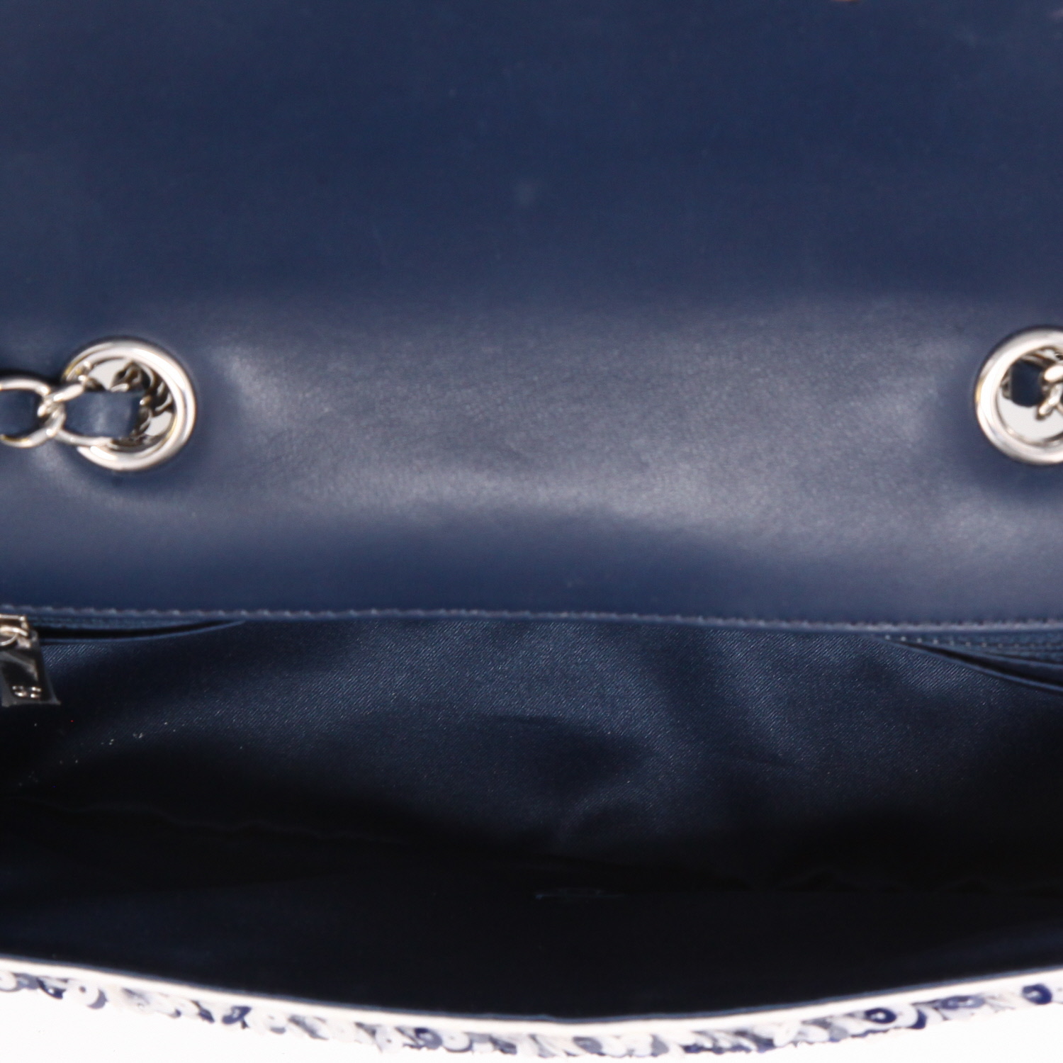 Sac à main Chanel  Timeless Classic en sequin bleu et blanc - Detail D8