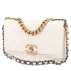 Chanel  19 shoulder bag  in white quilted leather - 00pp thumbnail