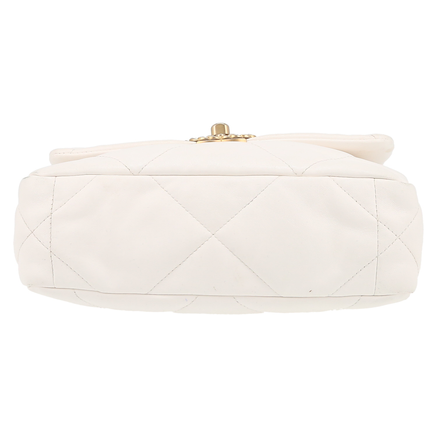 Sac bandoulière Chanel 19 en cuir matelassé blanc - Detail D4