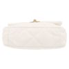 Chanel  19 shoulder bag  in white quilted leather - Detail D4 thumbnail