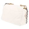 Chanel  19 shoulder bag  in white quilted leather - Detail D5 thumbnail