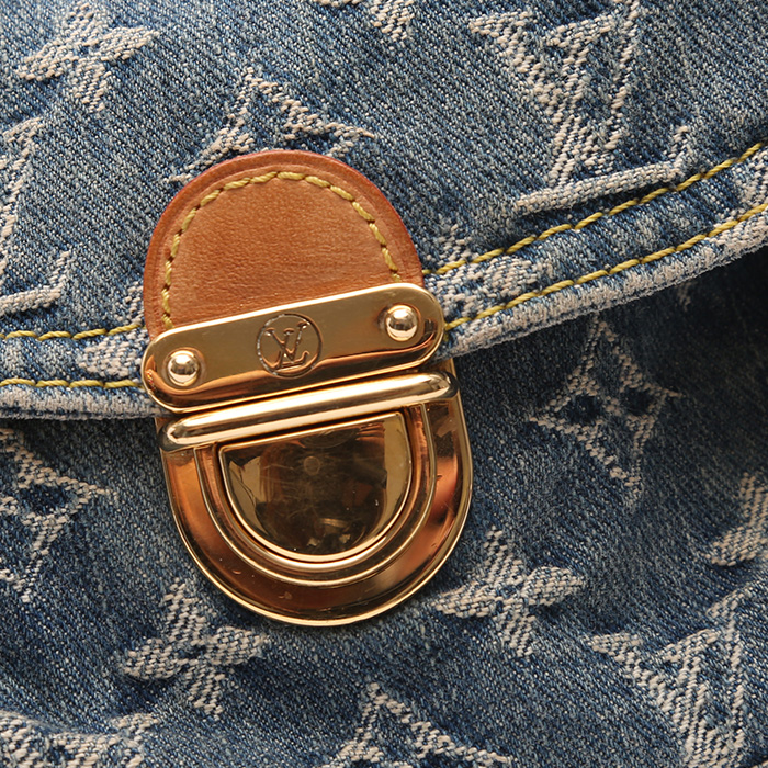 Bolso de mano Louis Vuitton  Pleaty modelo pequeño  en lona denim Monogram azul y cuero natural - Detail D1