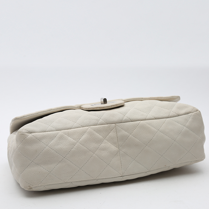 Sac à main Chanel  Chanel 2.55 en cuir grainé matelassé blanc - Detail D4