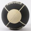 Chanel, Ballon de rugby, accessoire de sport, en caoutchouc grainé noir et blanc, édition limitée, avec son pochon d'origine, siglé, des années 2000 - Detail D2 thumbnail