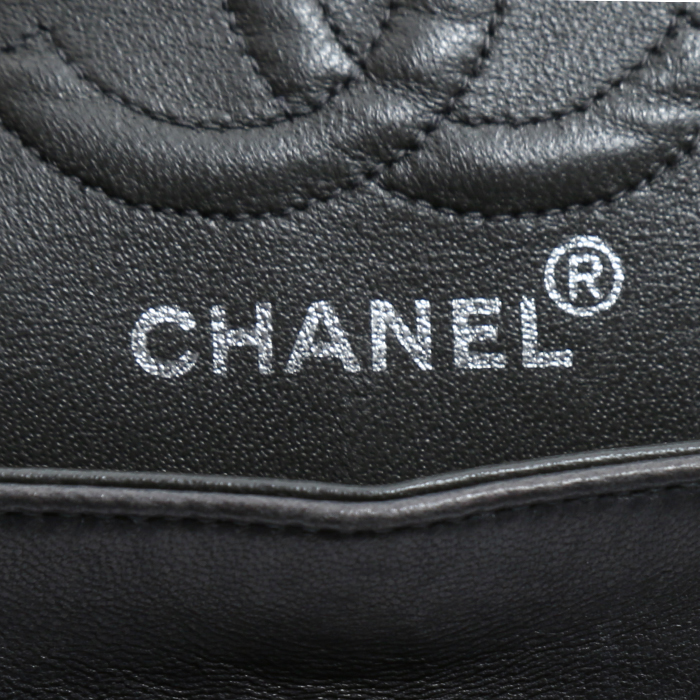 Sac à main Chanel  Timeless Petit en cuir matelassé gris - Detail D3