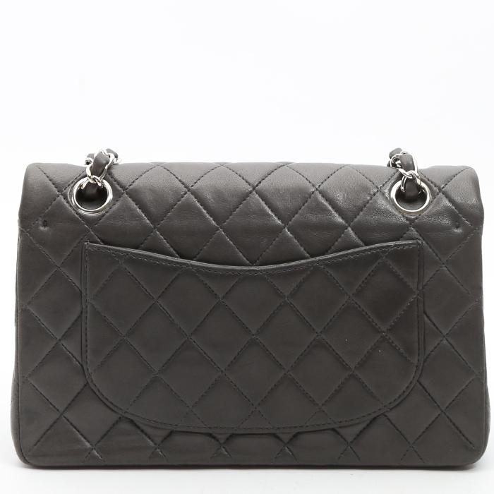 Chanel  Timeless Petit handbag  in grey quilted leather - Detail D7