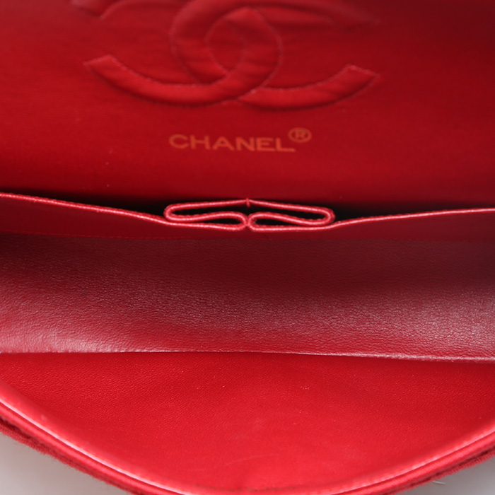 Sac à main Chanel  Timeless en jersey matelassé rouge - Detail D2