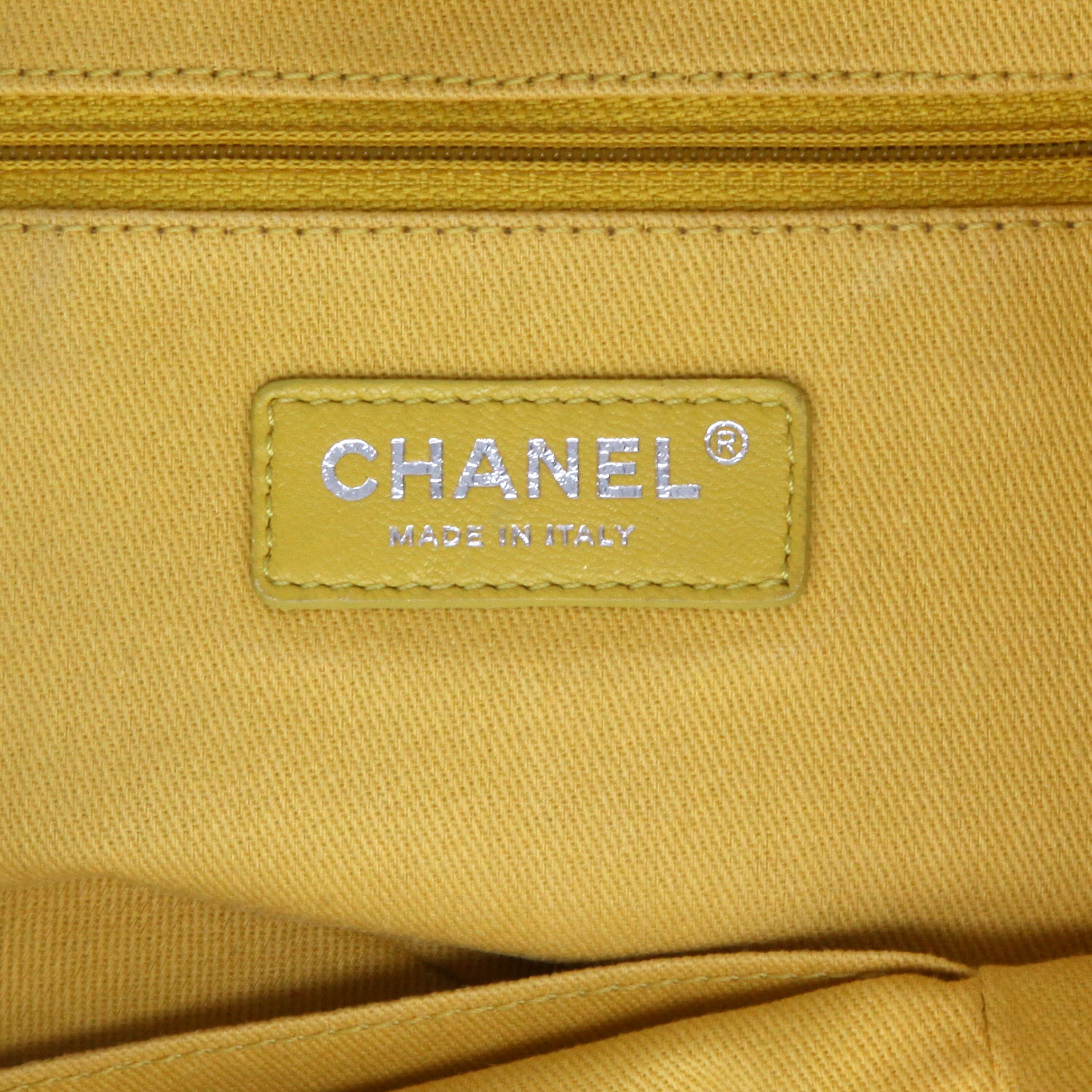 Chanel Deauville shopping bag in beige canvas and yellow leather - Detail D9