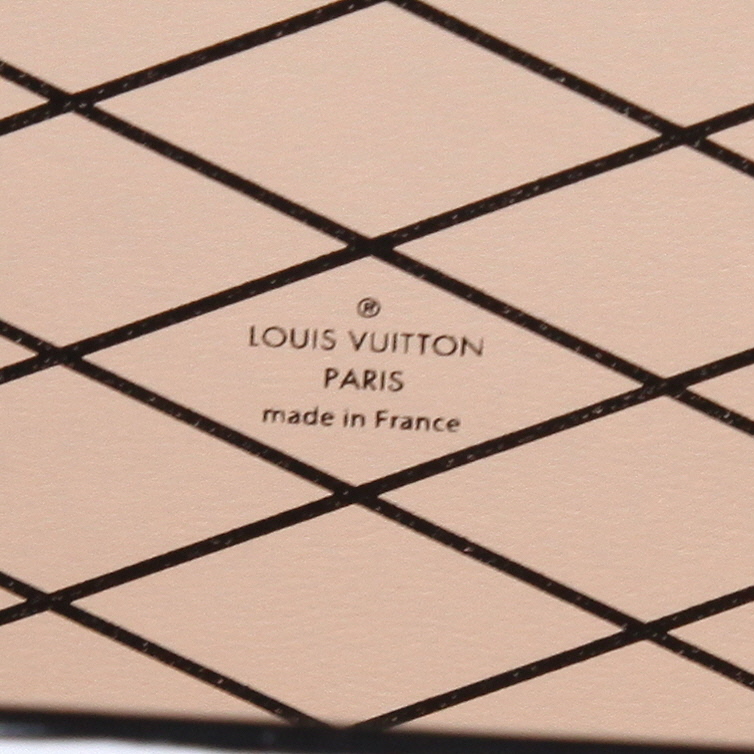 Sac bandoulière Louis Vuitton  Petite Malle en cuir épi rouge et noir - Detail D2