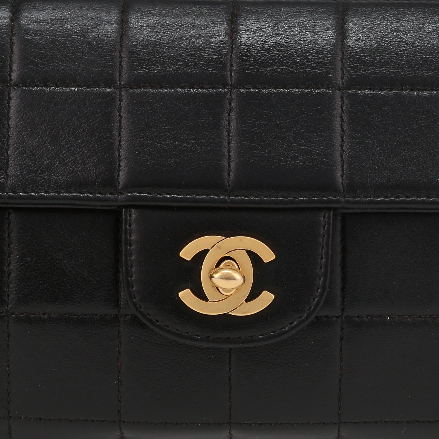 Bolso de mano Chanel  Choco bar en cuero negro - Detail D1