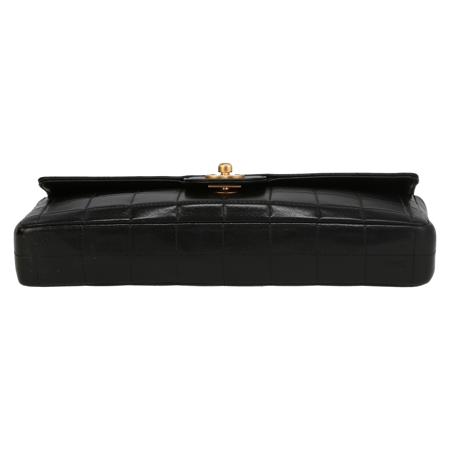 Sac à main Chanel  Choco bar en cuir noir - Detail D4