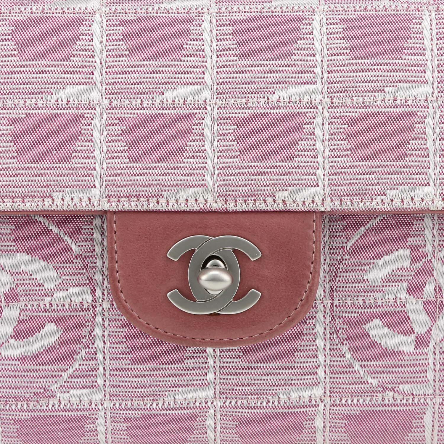 Sac bandoulière Chanel  Choco bar en toile imprimée rose et blanche - Detail D1