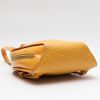 Mochila Louis Vuitton  Mabillon en cuero Epi amarillo - Detail D4 thumbnail