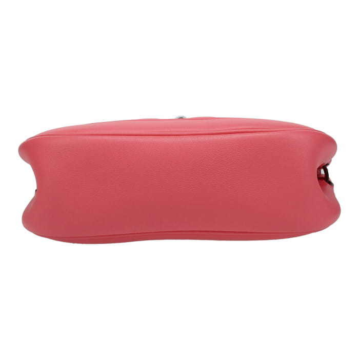 Bolso bandolera Hermès  Berline modelo pequeño  en cuero swift Rose Lipstick - Detail D4
