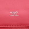 Sac bandoulière Hermès  Berline petit modèle  en cuir Swift Rose Lipstick - Detail D9 thumbnail