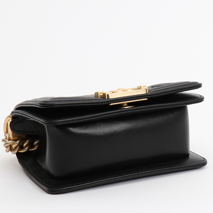 Borsa a tracolla Chanel  Mini Boy in pelle trapuntata nera - Detail D4