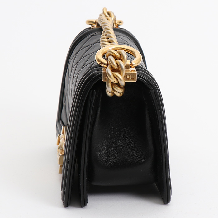 Borsa a tracolla Chanel  Mini Boy in pelle trapuntata nera - Detail D5