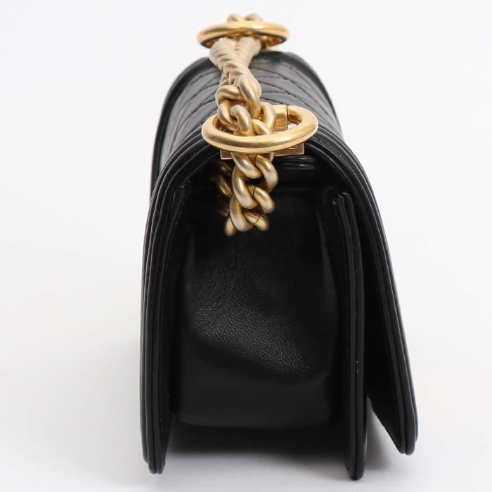 Borsa a tracolla Chanel  Mini Boy in pelle trapuntata nera - Detail D6