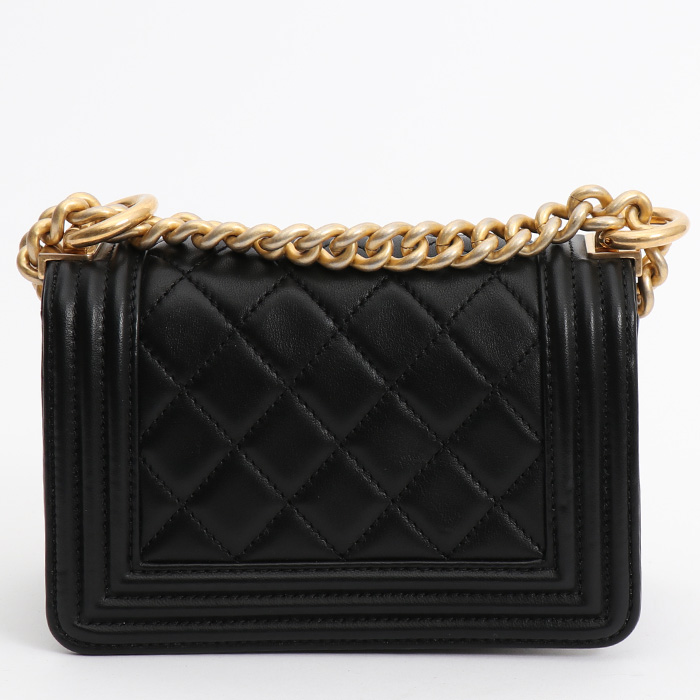 Borsa a tracolla Chanel  Mini Boy in pelle trapuntata nera - Detail D7