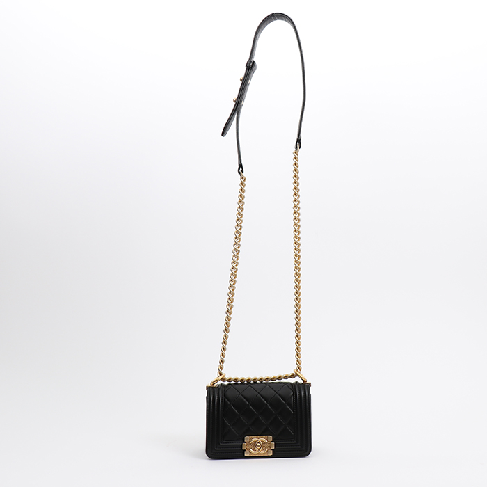 Borsa a tracolla Chanel  Mini Boy in pelle trapuntata nera - Detail D8
