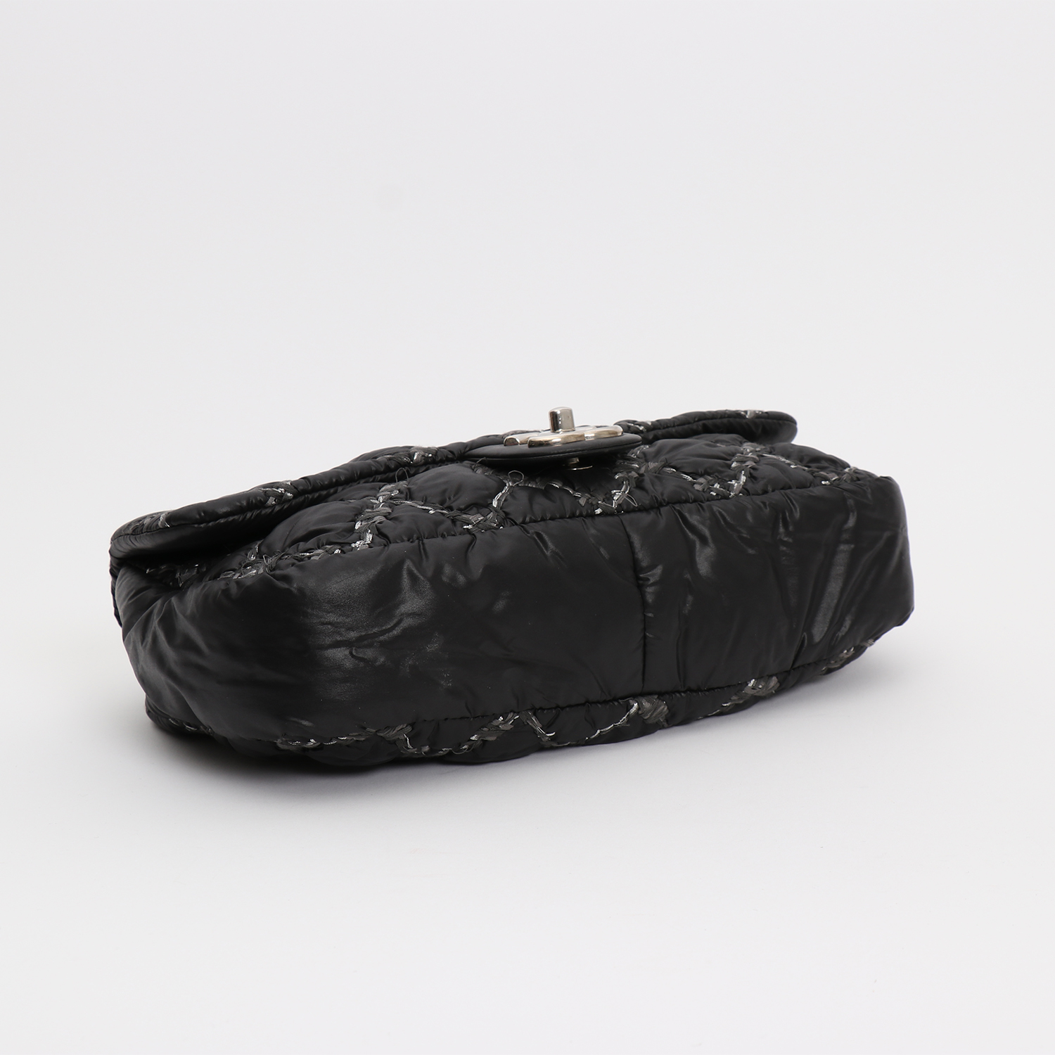 Chanel Timeless Classic medium model handbag in black quilted canvas and grey jersey - Detail D4