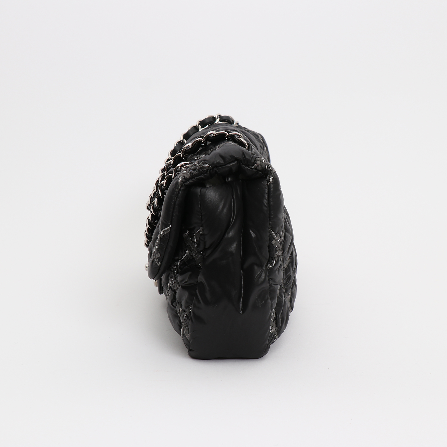 Bolso de mano Chanel  Timeless Classic modelo mediano  en lona acolchada negra y jersey gris - Detail D5