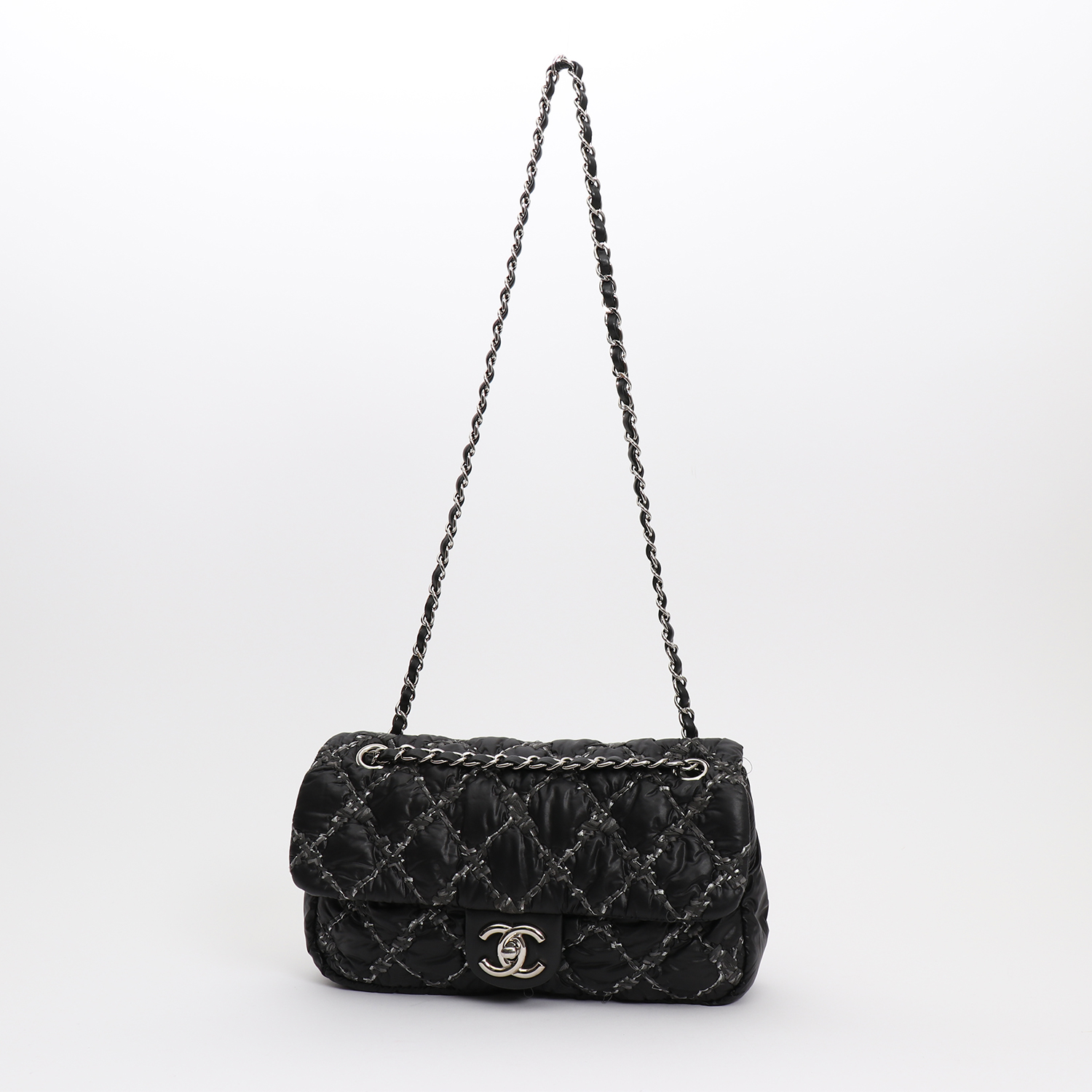 Sac à main Chanel Timeless Classic moyen modèle en toile matelassée noire et jersey gris - Detail D8