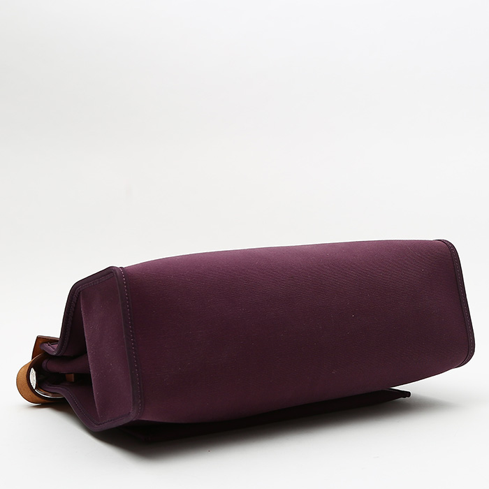 Bolso para llevar al hombro o en la mano Hermès Herbag en lona violeta y vaca Hunter natural - Detail D5