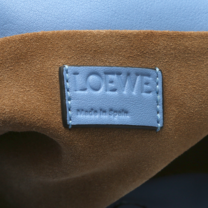 Loewe Flamenco Knot shoulder bag in blue leather - Detail D3