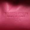 Bottega Veneta  Pouch handbag/clutch  in pink braided leather - Detail D3 thumbnail