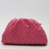 Bottega Veneta  Pouch handbag/clutch  in pink braided leather - Detail D7 thumbnail