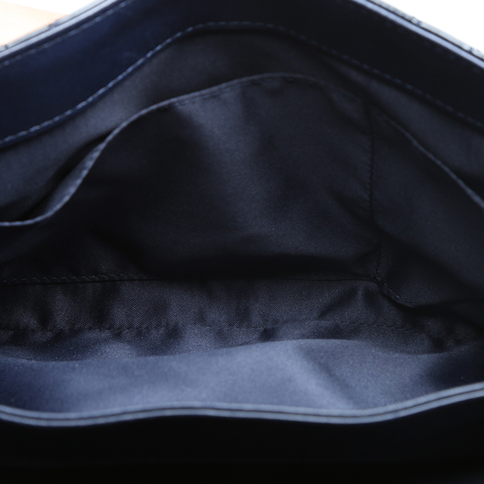 Sac bandoulière Chanel  Timeless Jumbo en cuir verni matelassé bleu-marine - Detail D2