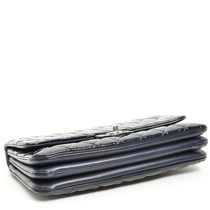 Sac bandoulière Chanel  Timeless Jumbo en cuir verni matelassé bleu-marine - Detail D4