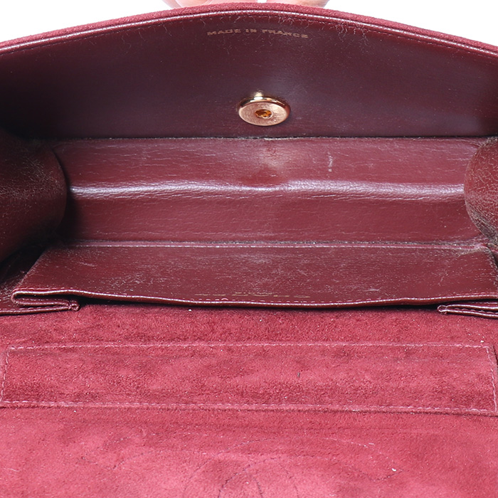 Chanel  Mademoiselle bag worn on the shoulder or carried in the hand  in burgundy quilted suede - Detail D2