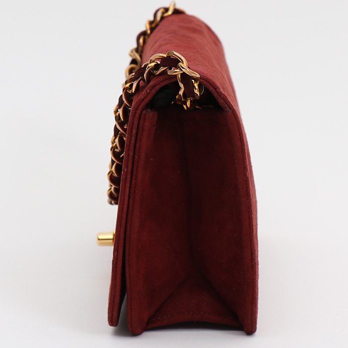 Chanel  Mademoiselle bag worn on the shoulder or carried in the hand  in burgundy quilted suede - Detail D5