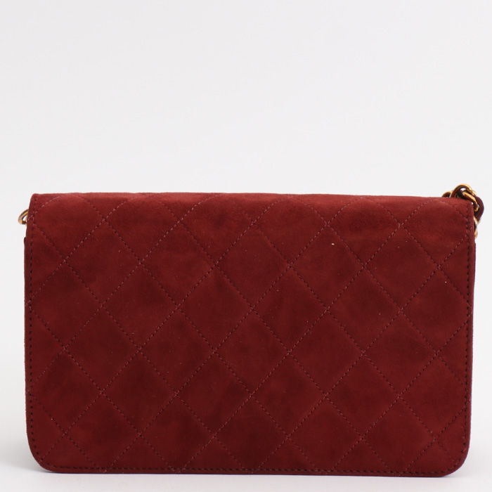 Chanel  Mademoiselle bag worn on the shoulder or carried in the hand  in burgundy quilted suede - Detail D7