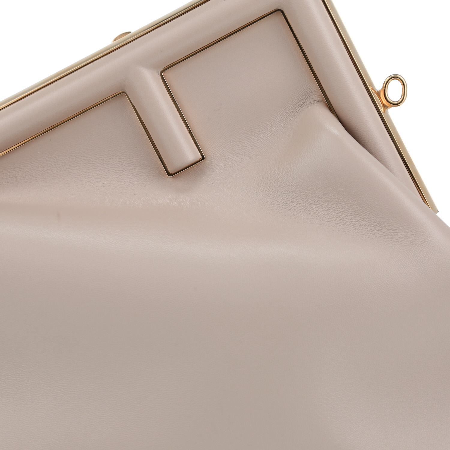 Sac bandoulière Fendi  First moyen modèle  en cuir beige - Detail D1
