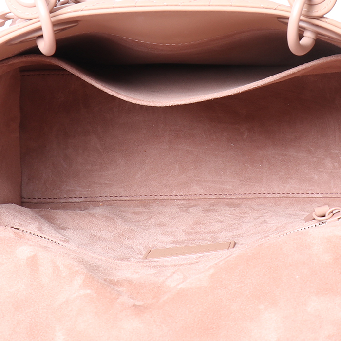 Sac à main Dior  Lady Dior moyen modèle  en cuir cannage rose-poudre - Detail D2