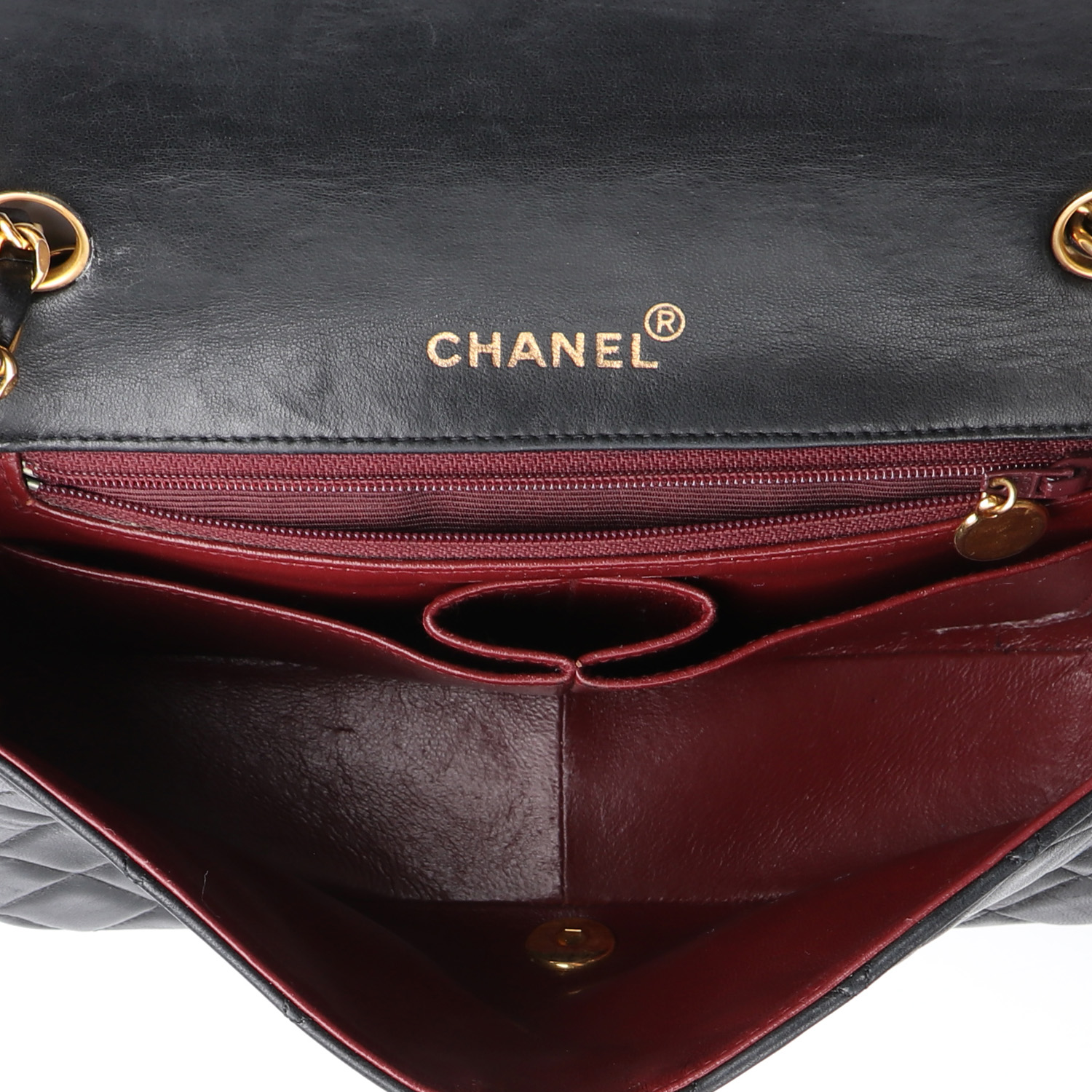 Chanel  Mademoiselle bag worn on the shoulder or carried in the hand  in black quilted leather - Detail D2