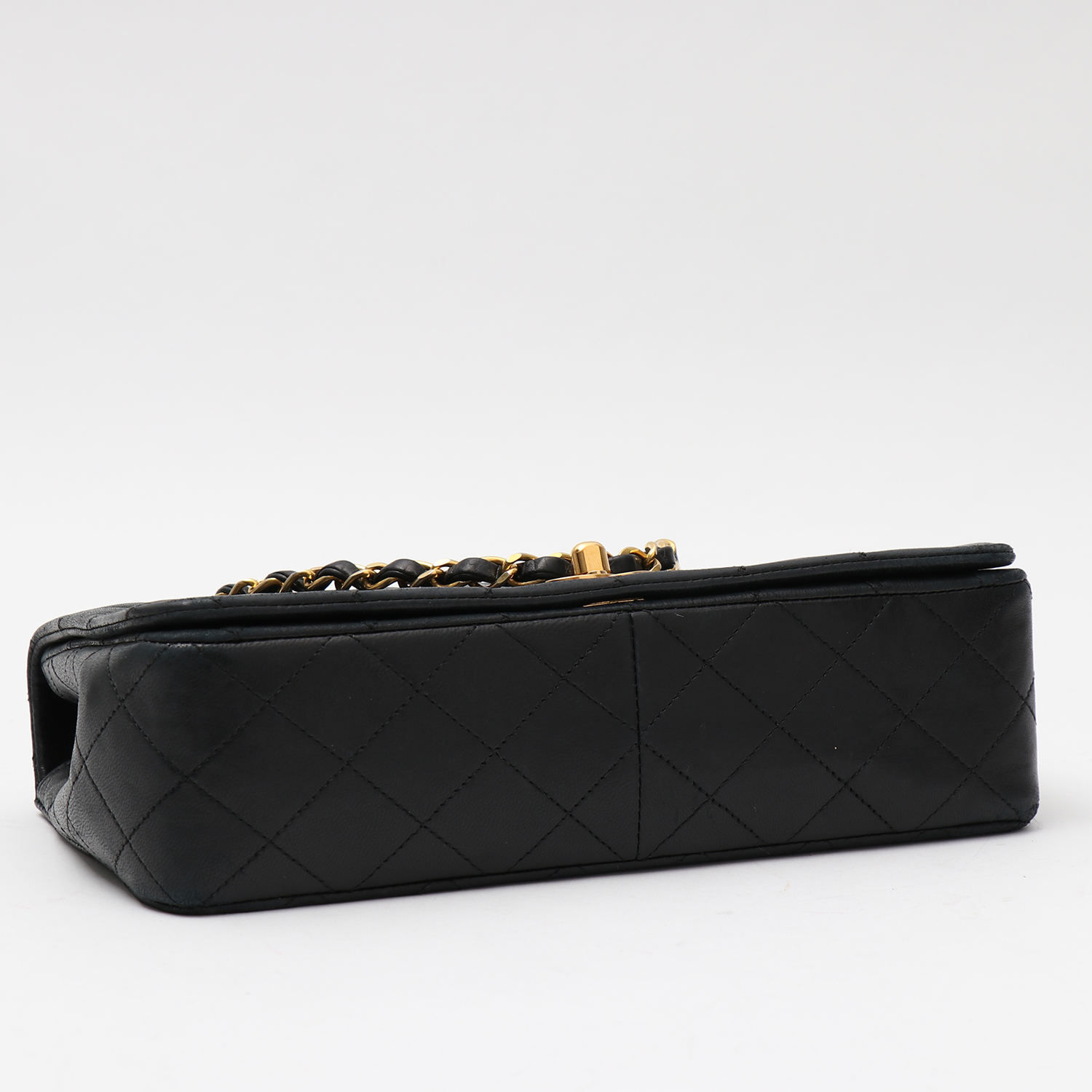 Sac porté épaule ou main Chanel  Mademoiselle en cuir matelassé noir - Detail D4