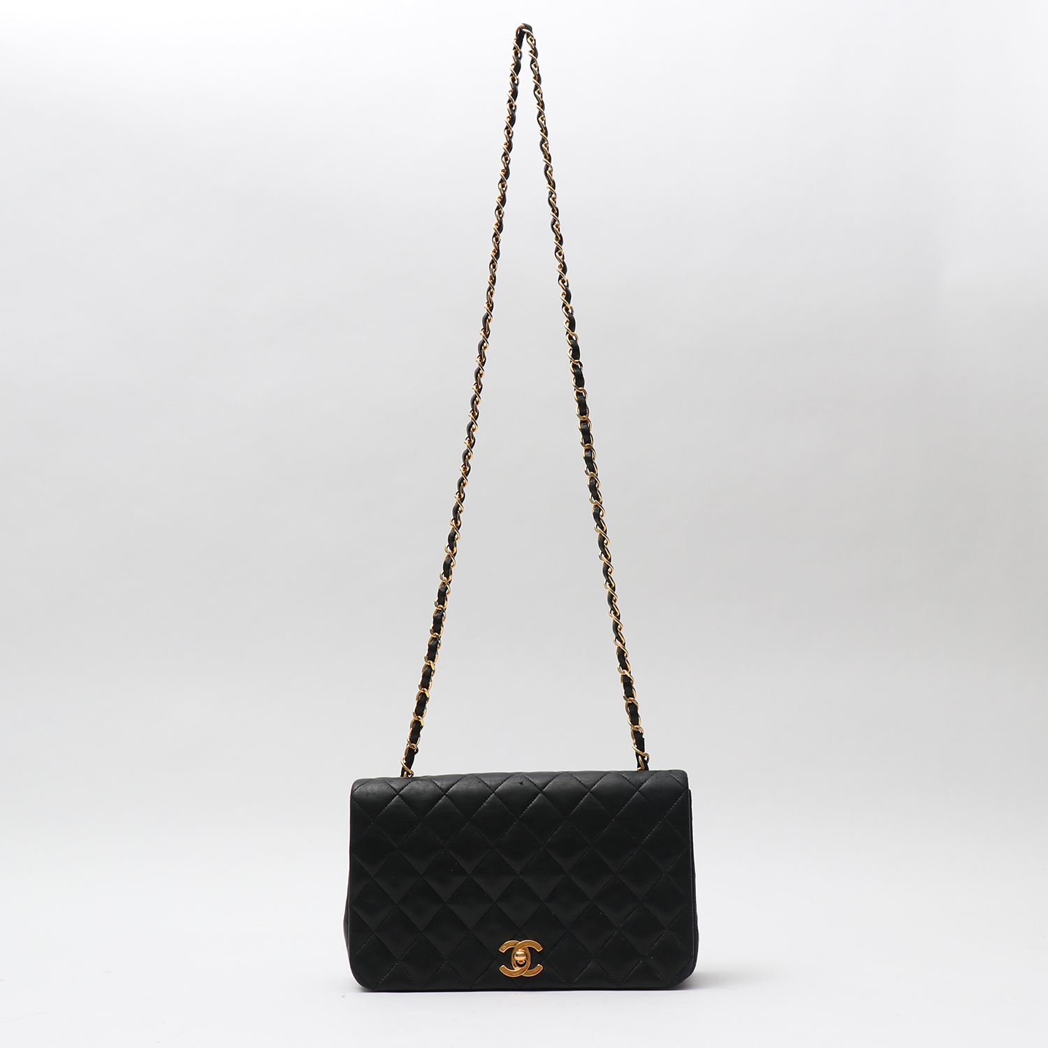 Borsa da spalla o a mano Chanel  Mademoiselle in pelle trapuntata nera - Detail D8