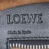 Bolso de mano Loewe  Amazona en cuero negro - Detail D3 thumbnail