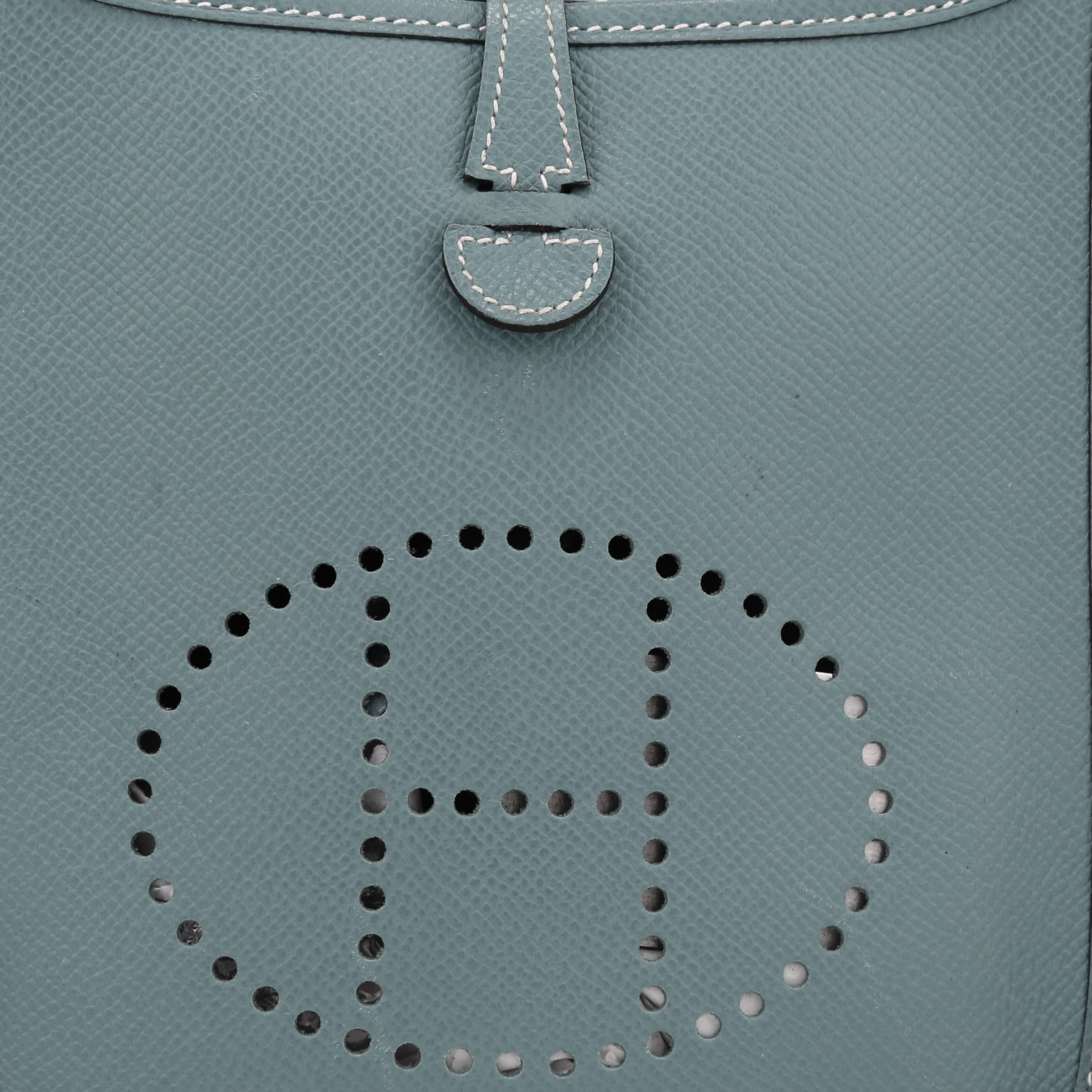 Sac bandoulière Hermès  Mini Evelyne en cuir epsom bleu - Detail D1